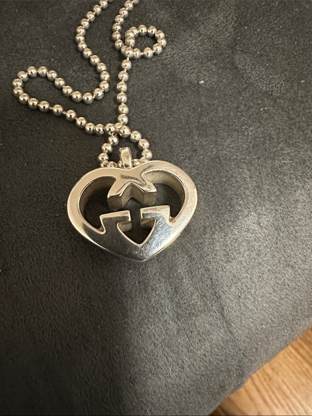 Gucci Silver Heart Pendant Necklace with Interlocking G PREOWNED - Picture 2 of 11